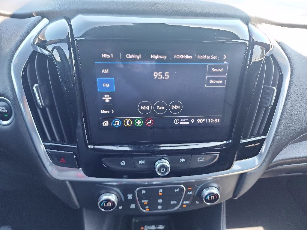 2022 Mosaic Black Metallic Chevrolet Traverse LT FWD SUV