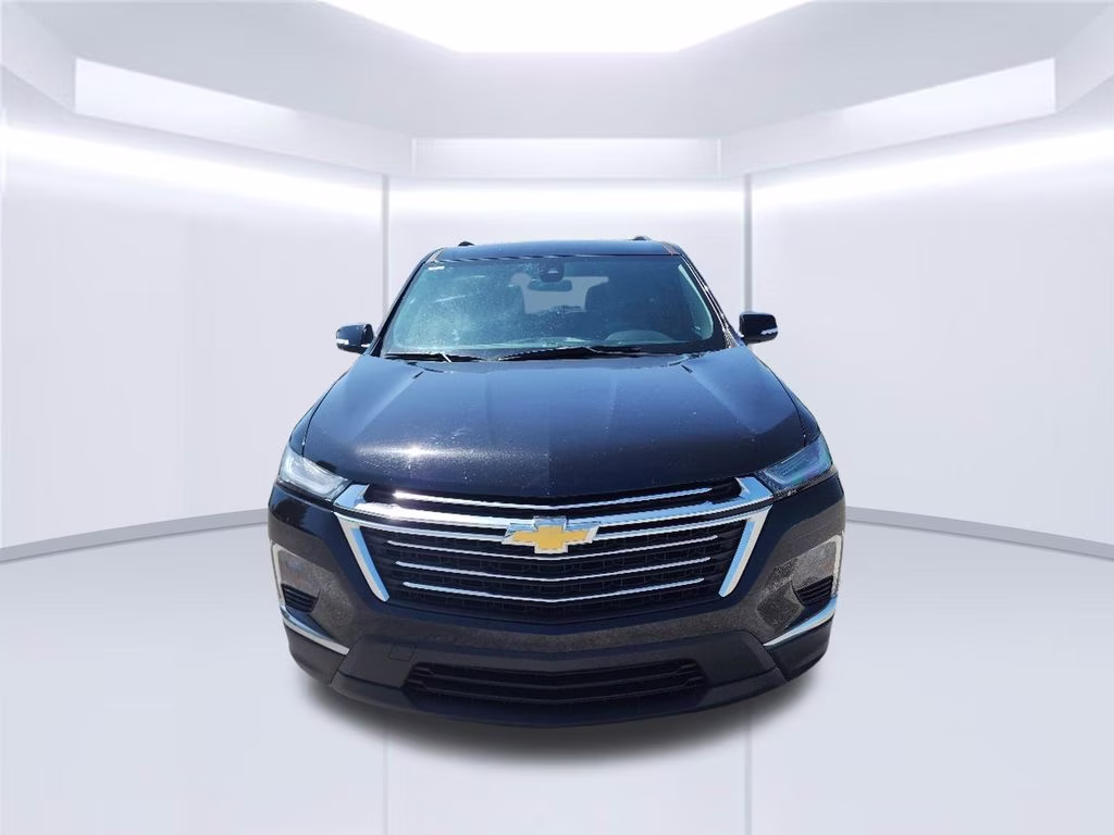2022 Mosaic Black Metallic Chevrolet Traverse LT FWD SUV