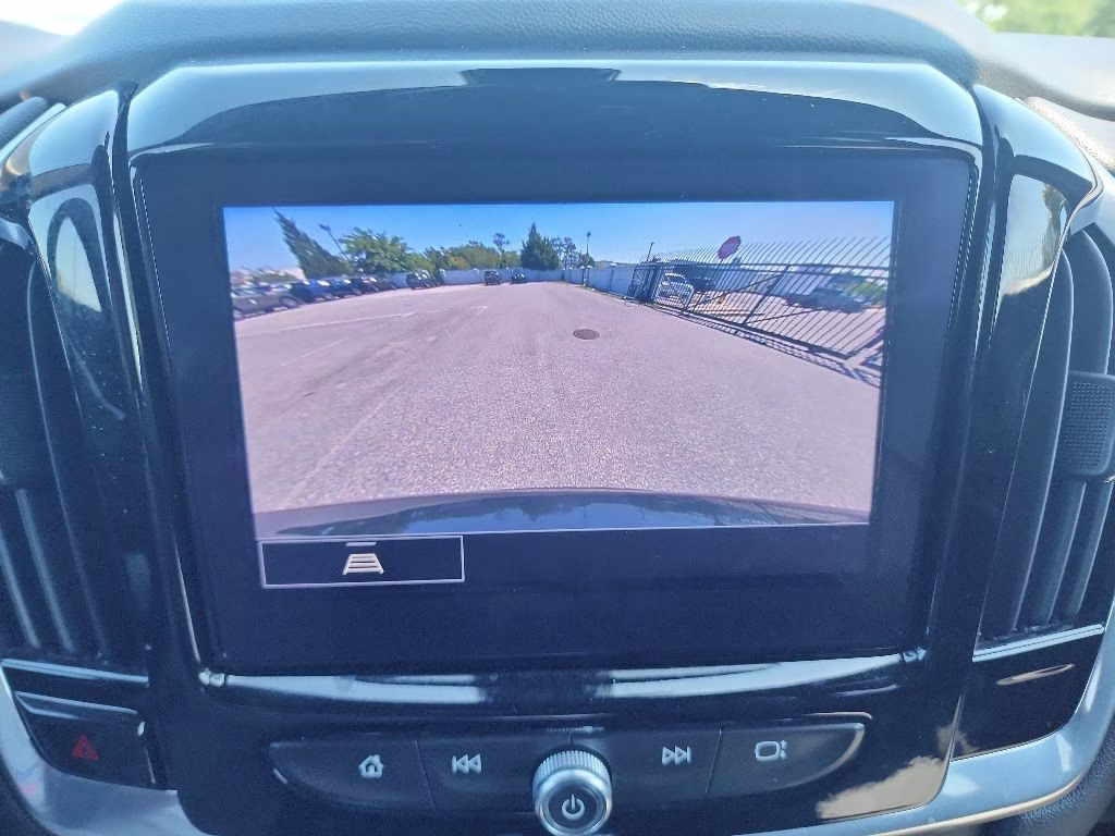 2022 Mosaic Black Metallic Chevrolet Traverse LT FWD SUV