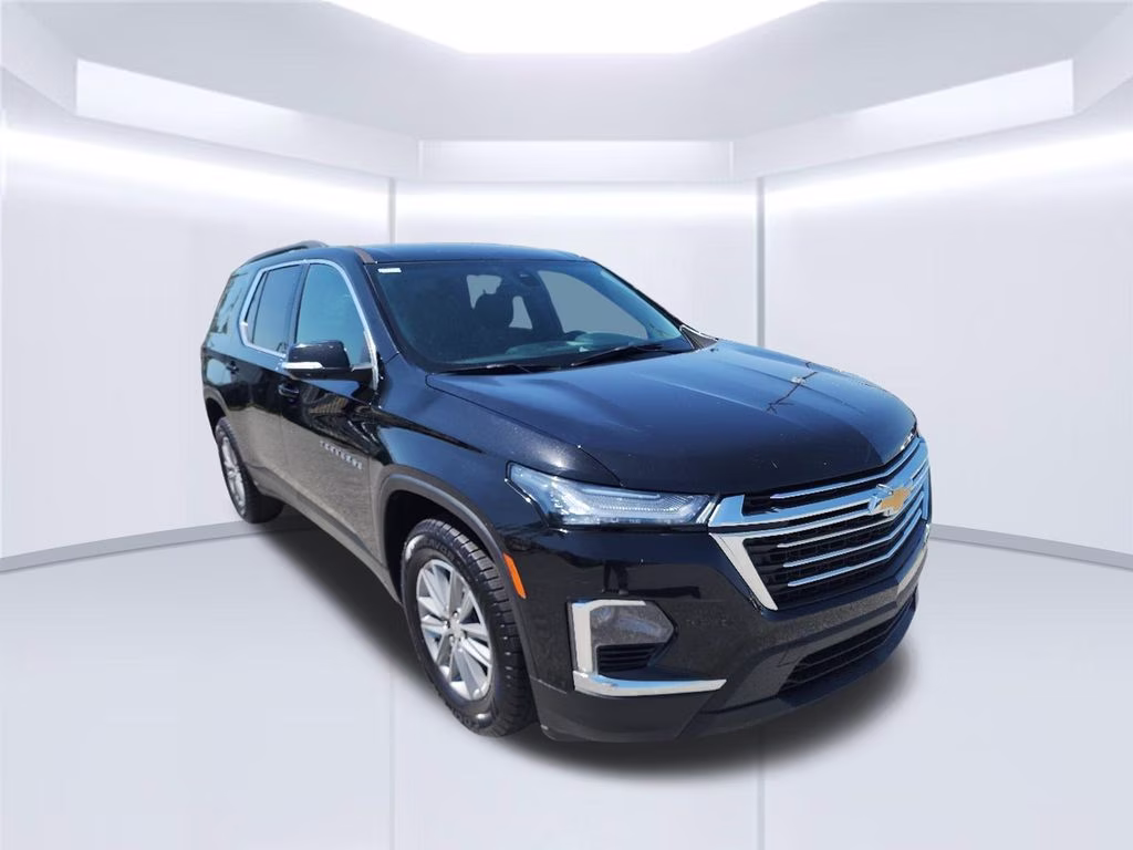 2022 Mosaic Black Metallic Chevrolet Traverse LT FWD SUV