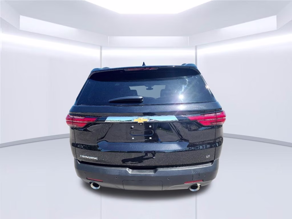 2022 Mosaic Black Metallic Chevrolet Traverse LT FWD SUV
