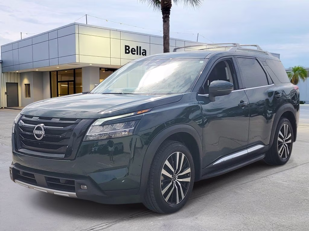 2024 Nissan Pathfinder Platinum 4WD's photo