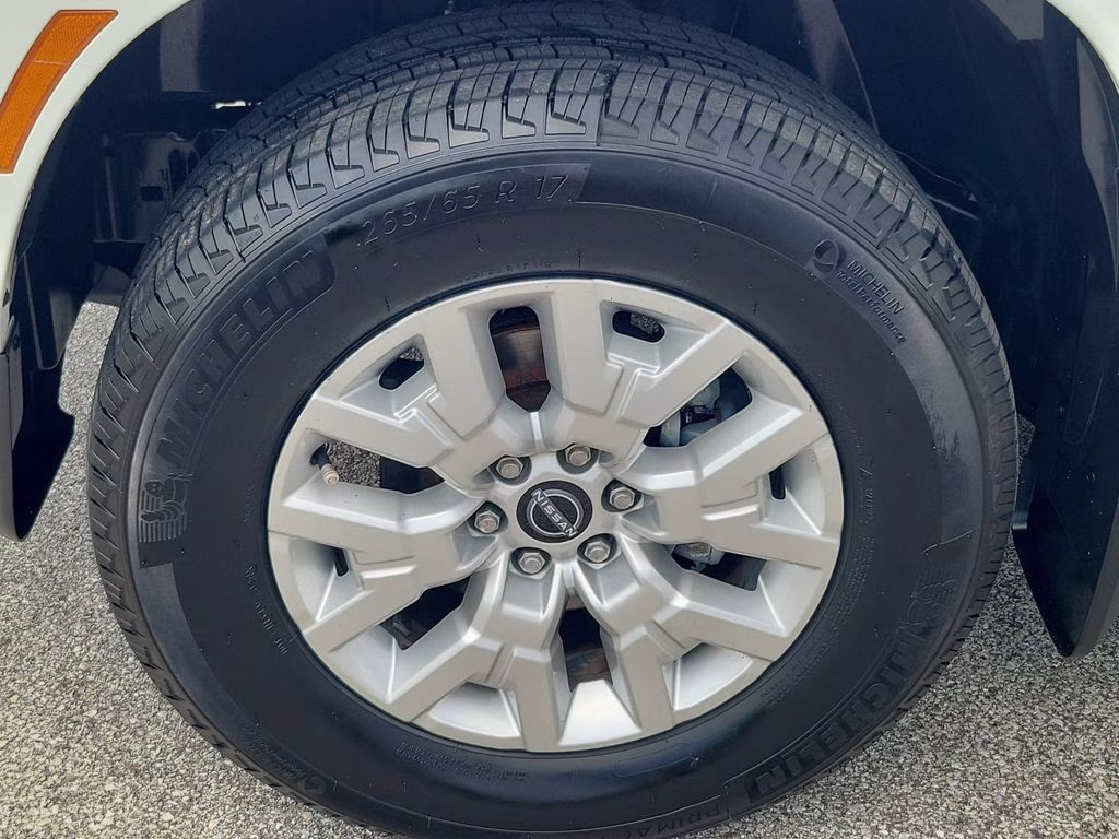 2022 Glacier White Nissan Frontier SV RWD Truck