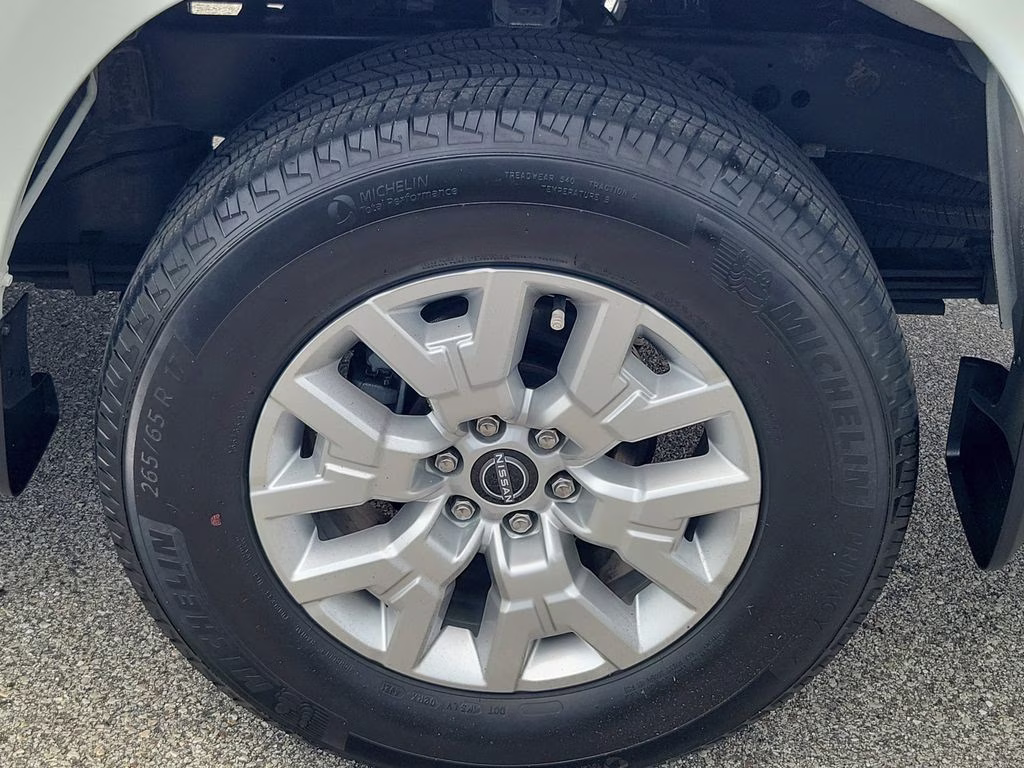 2022 Glacier White Nissan Frontier SV RWD Truck