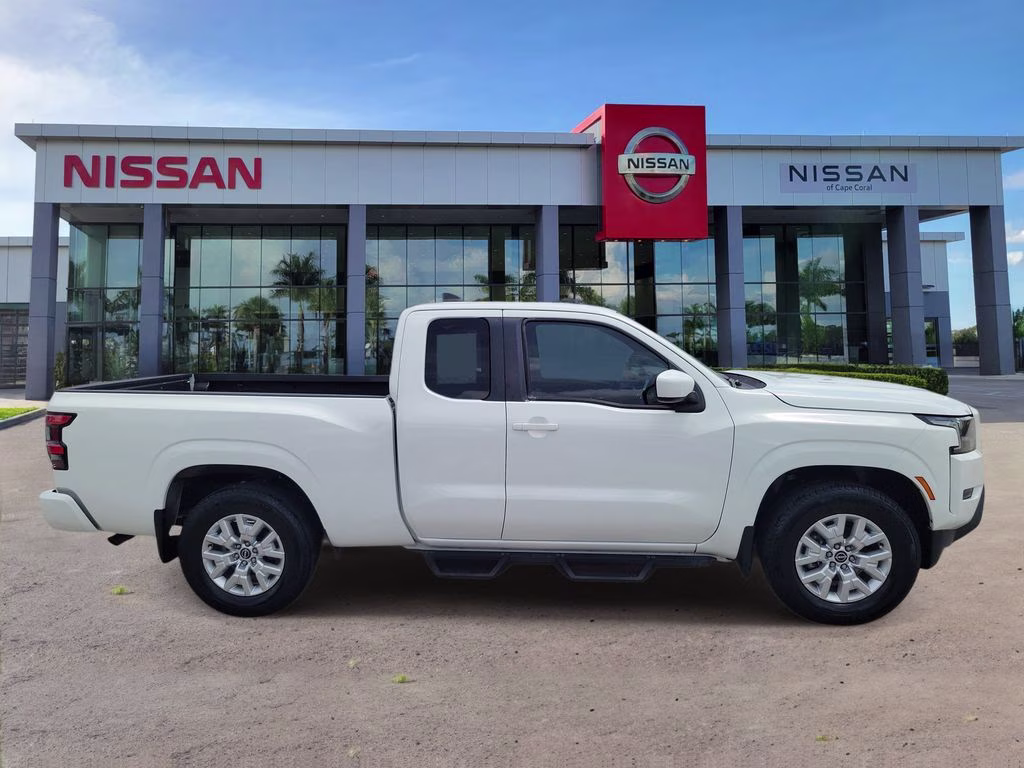2022 Glacier White Nissan Frontier SV RWD Truck