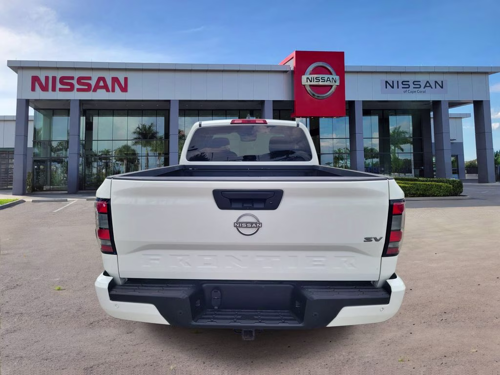 2022 Glacier White Nissan Frontier SV RWD Truck