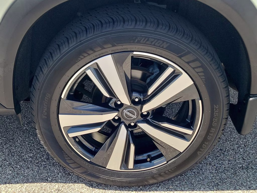 2023 Pearl White Tricoat Nissan Rogue Platinum AWD SUV