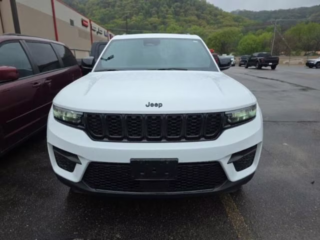 2023 Bright White Clearcoat Jeep Grand Cherokee Altitude X 4X4 SUV