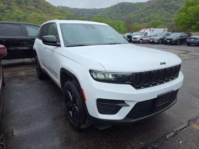 2023 Bright White Clearcoat Jeep Grand Cherokee Altitude X 4X4 SUV