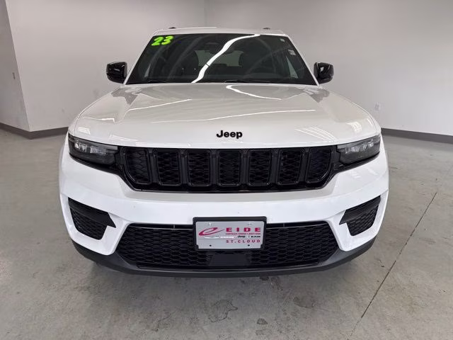 2023 Bright White Clearcoat Jeep Grand Cherokee Altitude X 4X4 SUV