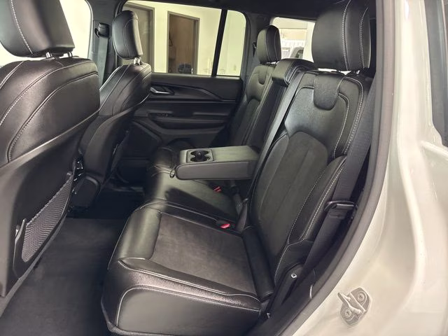 2023 Bright White Clearcoat Jeep Grand Cherokee Altitude X 4X4 SUV