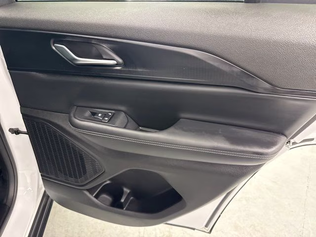 2023 Bright White Clearcoat Jeep Grand Cherokee Altitude X 4X4 SUV