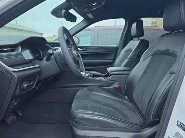 2023 Bright White Clearcoat Jeep Grand Cherokee Altitude X 4X4 SUV