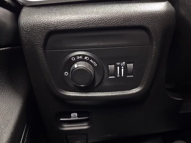 2023 Bright White Clearcoat Jeep Grand Cherokee Altitude X 4X4 SUV