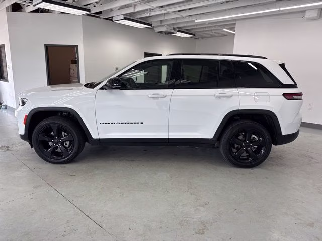 2023 Bright White Clearcoat Jeep Grand Cherokee Altitude X 4X4 SUV