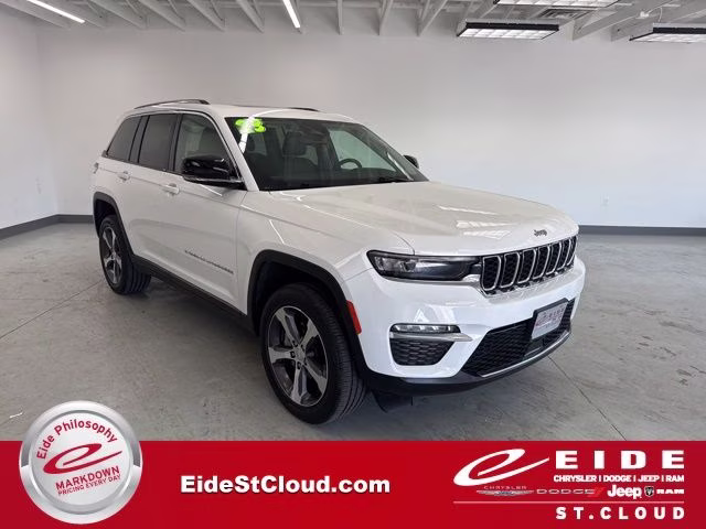 2023 Bright White Clearcoat Jeep Grand Cherokee Limited 4X4 SUV