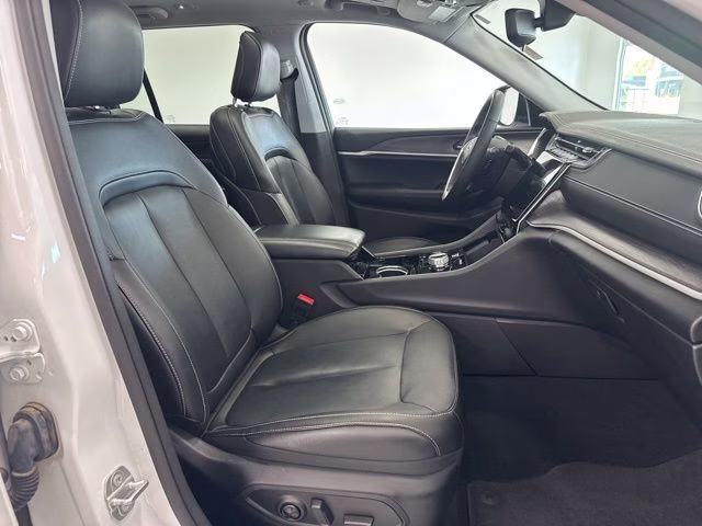 2023 Bright White Clearcoat Jeep Grand Cherokee Limited 4X4 SUV