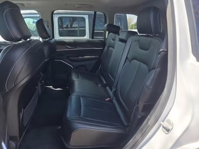 2023 Bright White Clearcoat Jeep Grand Cherokee Limited 4X4 SUV