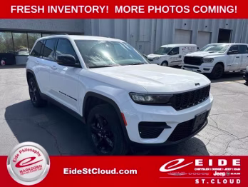 2023 Bright White Clearcoat Jeep Grand Cherokee Altitude X 4X4 SUV