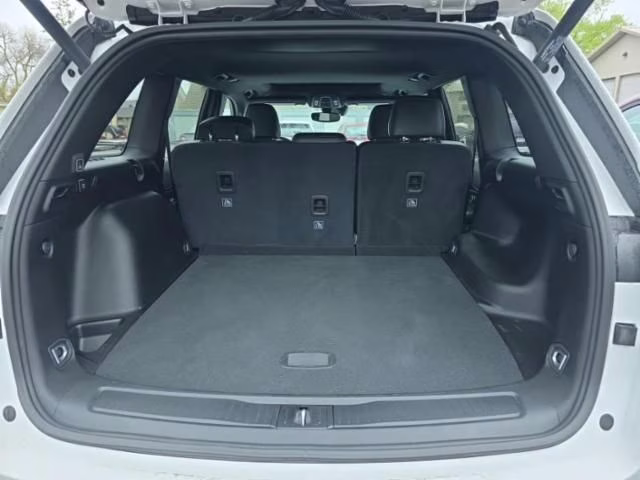 2023 Bright White Clearcoat Jeep Grand Cherokee Altitude X 4X4 SUV