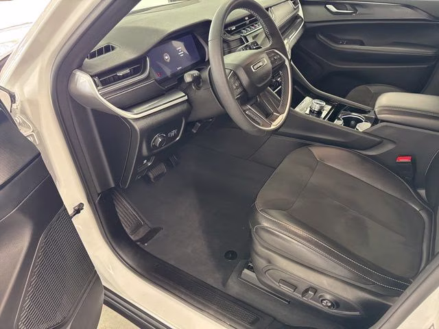 2023 Bright White Clearcoat Jeep Grand Cherokee Altitude X 4X4 SUV