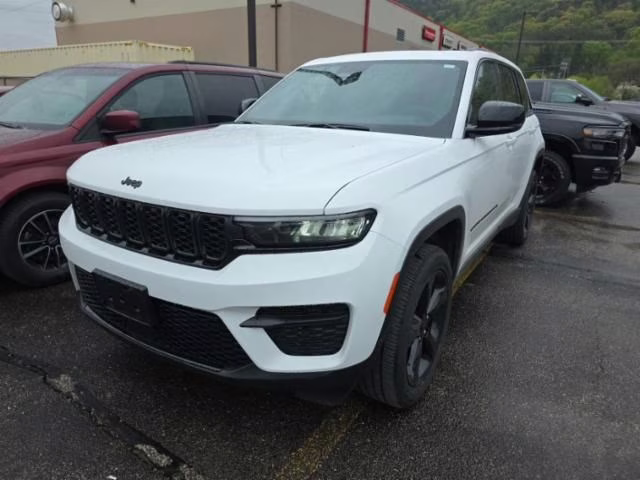 2023 Bright White Clearcoat Jeep Grand Cherokee Altitude X 4X4 SUV