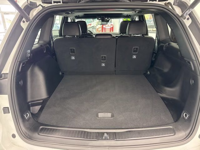 2023 Bright White Clearcoat Jeep Grand Cherokee Altitude X 4X4 SUV