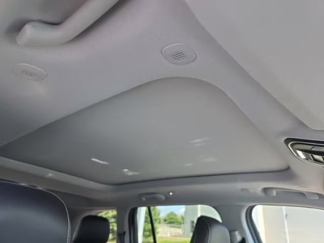 2023 Bright White Clearcoat Jeep Grand Cherokee Limited 4X4 SUV