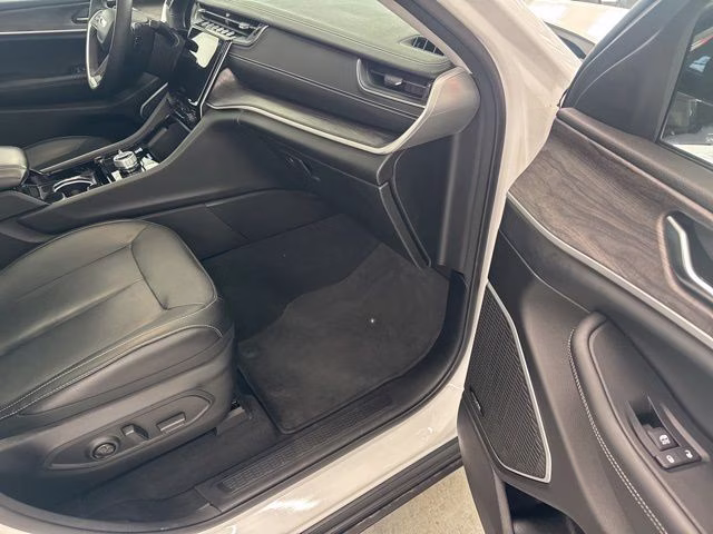 2023 Bright White Clearcoat Jeep Grand Cherokee Limited 4X4 SUV