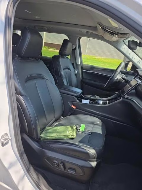 2023 Bright White Clearcoat Jeep Grand Cherokee Limited 4X4 SUV