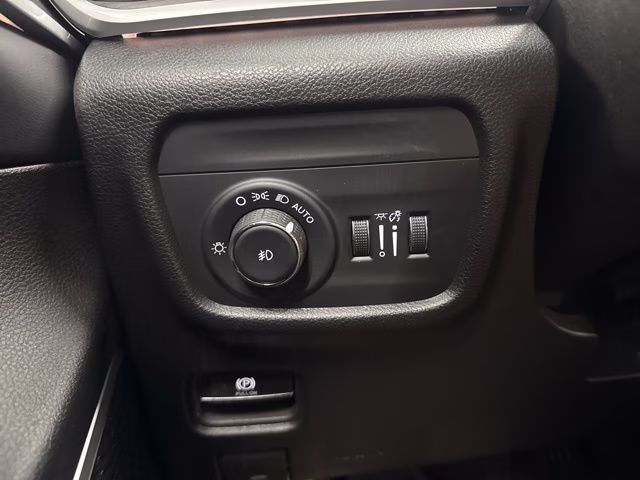 2023 Bright White Clearcoat Jeep Grand Cherokee Limited 4X4 SUV