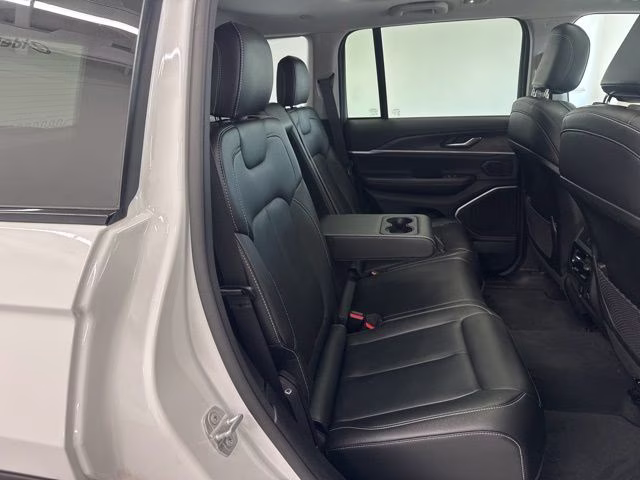 2023 Bright White Clearcoat Jeep Grand Cherokee Limited 4X4 SUV
