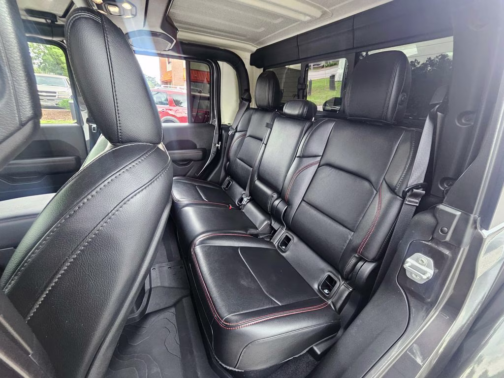 2020 Granite Crystal Metallic Clearcoat Jeep Gladiator Rubicon 4X4 Truck