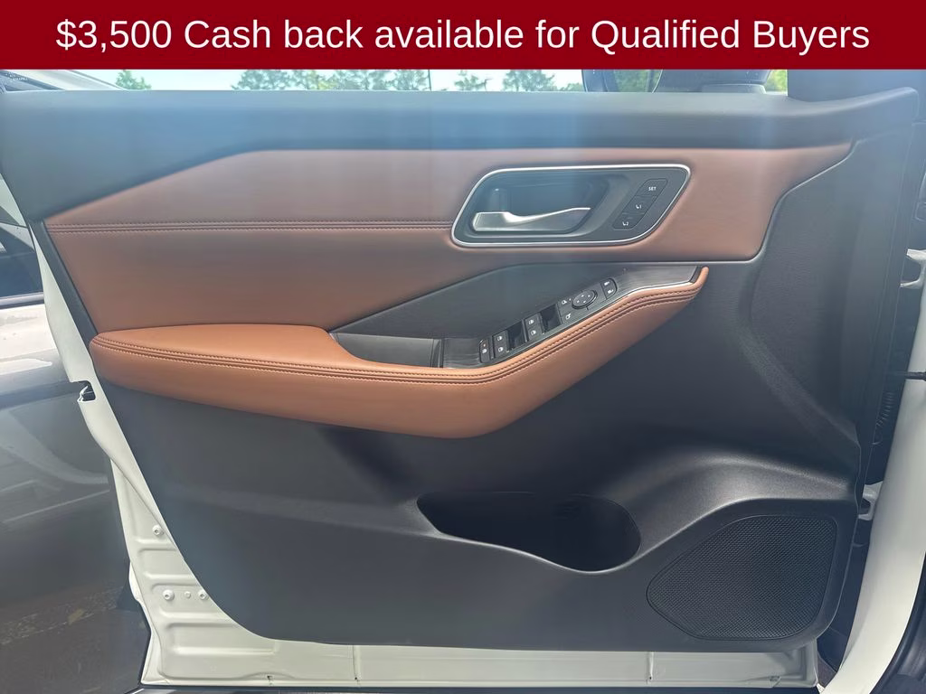 2026 Everest White Pearl/Super Black Nissan Rogue Platinum AWD SUV