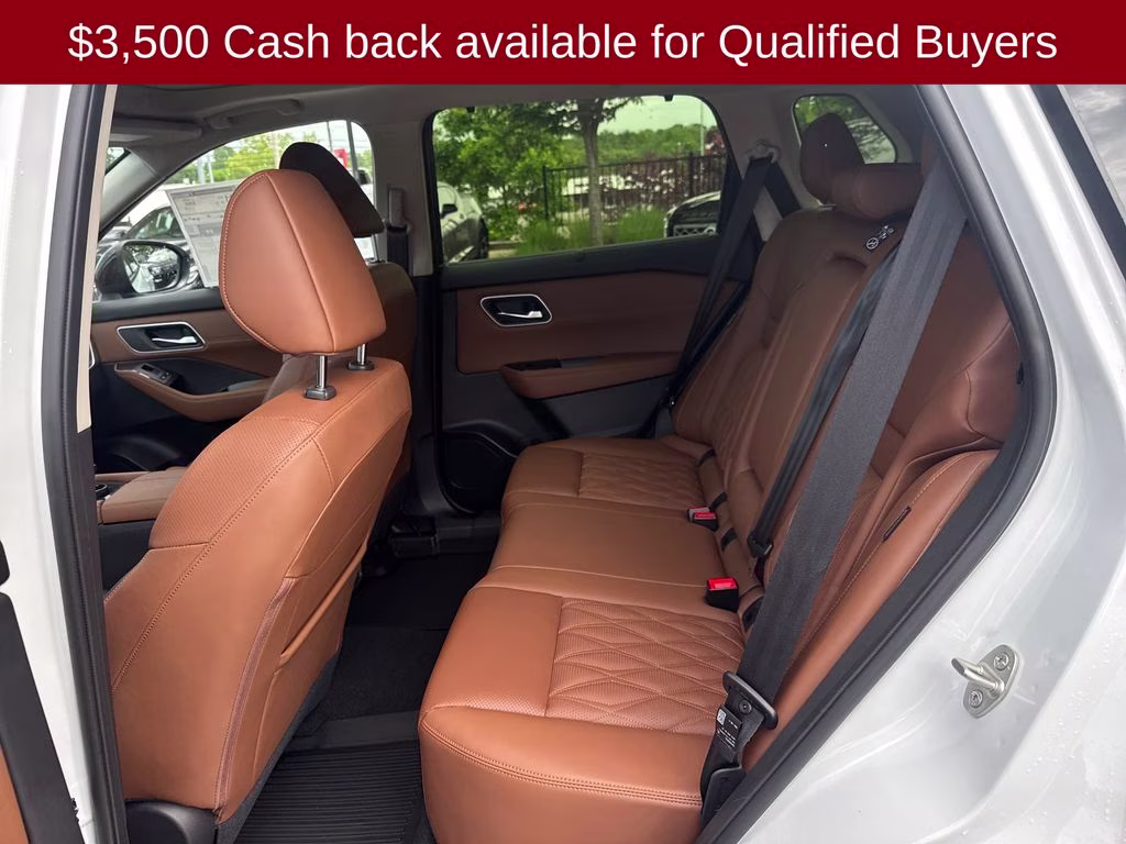 2026 Everest White Pearl/Super Black Nissan Rogue Platinum AWD SUV