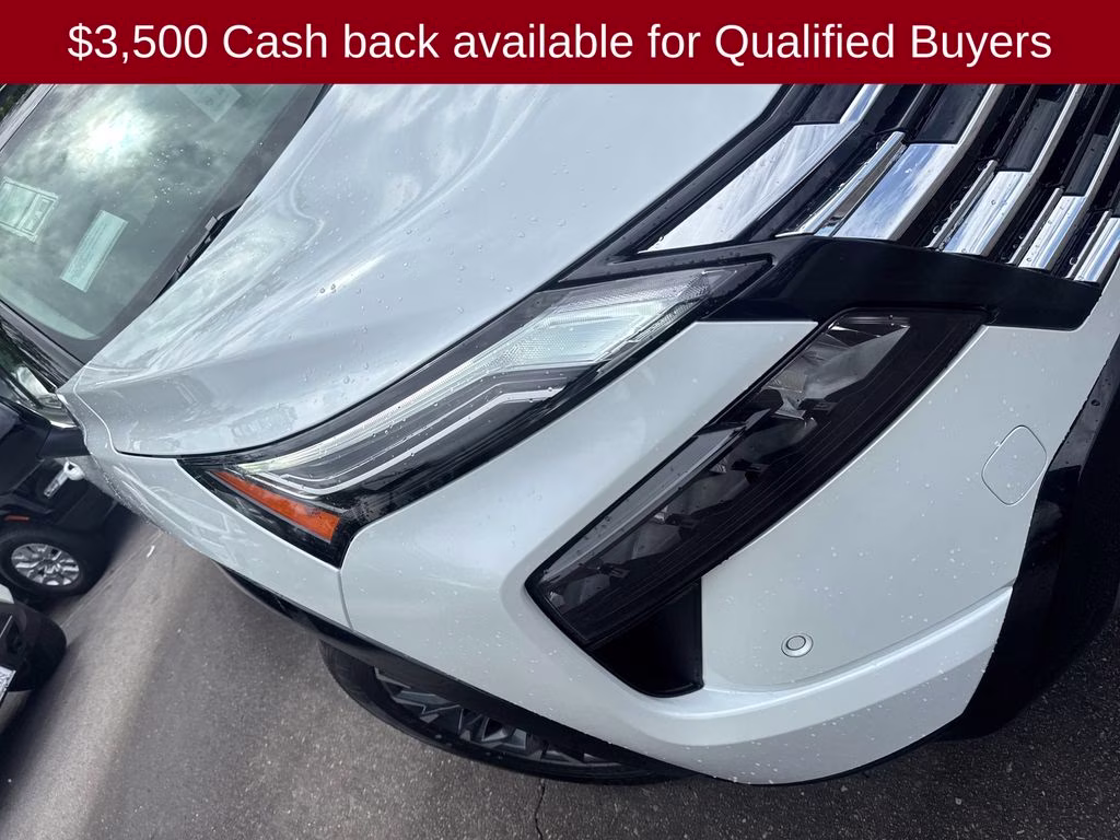 2026 Everest White Pearl/Super Black Nissan Rogue Platinum AWD SUV