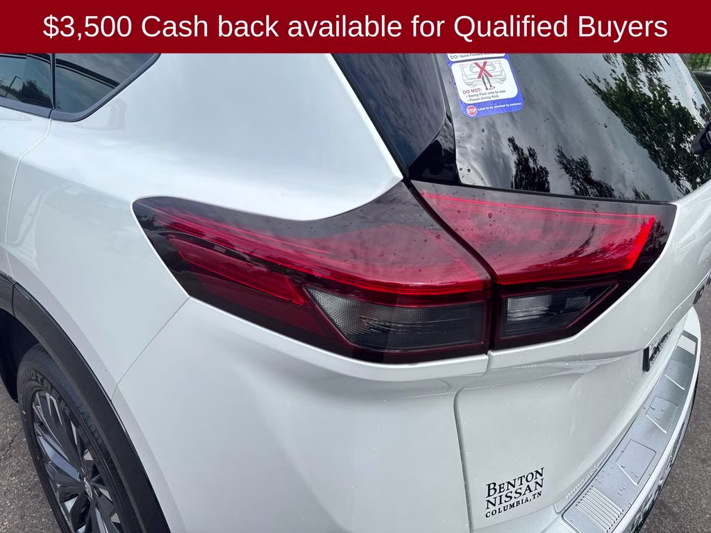 2026 Everest White Pearl/Super Black Nissan Rogue Platinum AWD SUV