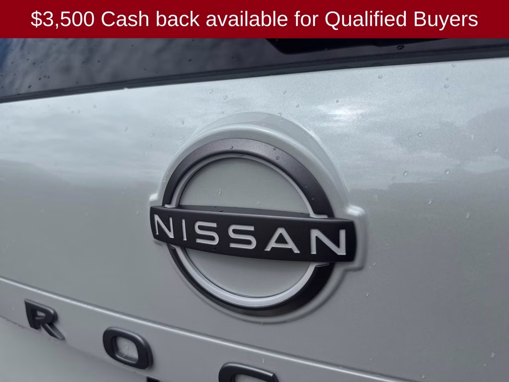 2026 Everest White Pearl/Super Black Nissan Rogue Platinum AWD SUV
