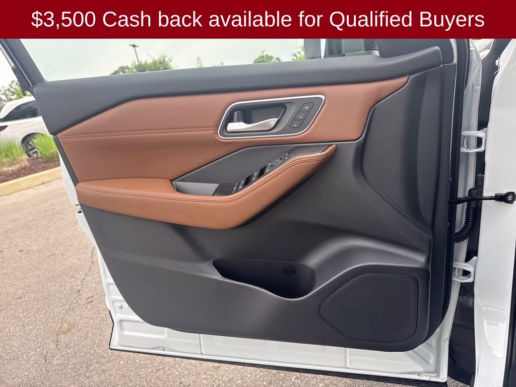 2026 Everest White Pearl/Super Black Nissan Rogue Platinum AWD SUV