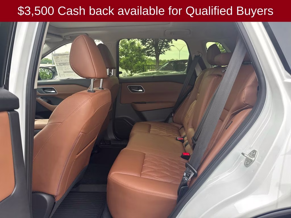 2026 Everest White Pearl/Super Black Nissan Rogue Platinum AWD SUV