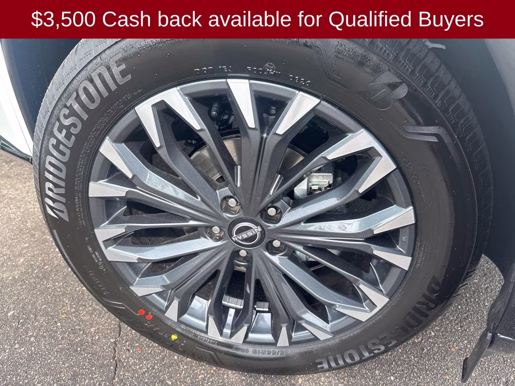 2026 Everest White Pearl/Super Black Nissan Rogue Platinum AWD SUV