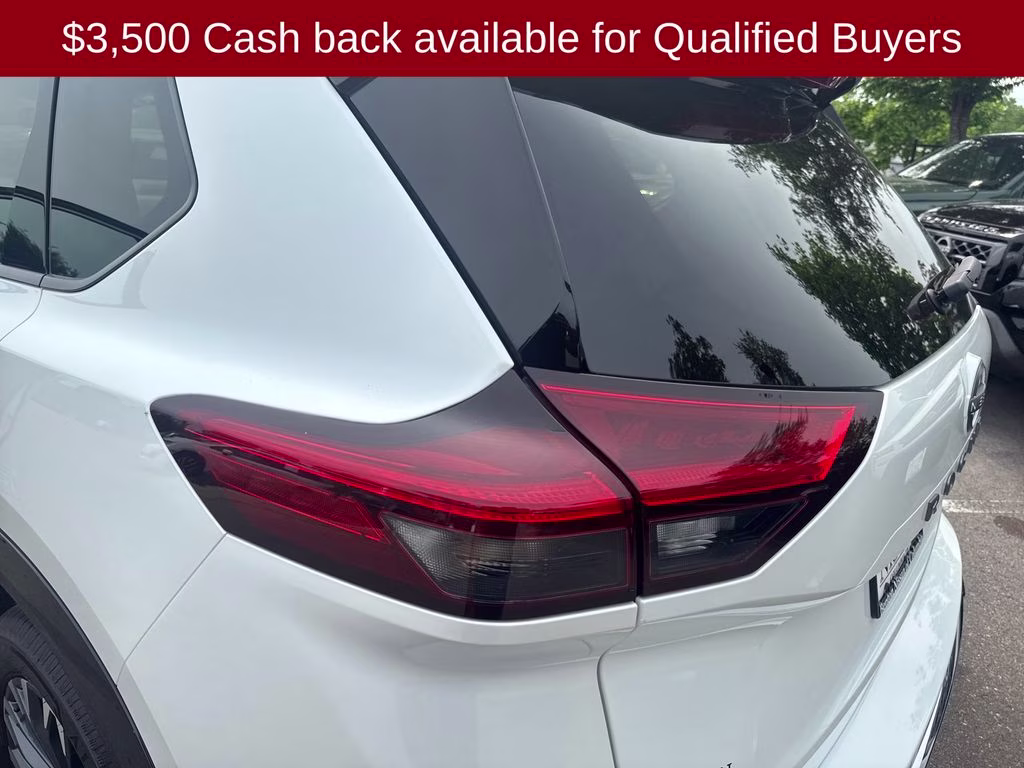 2026 Everest White Pearl/Super Black Nissan Rogue Platinum AWD SUV