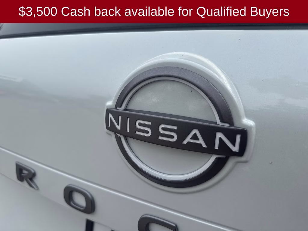 2026 Everest White Pearl/Super Black Nissan Rogue Platinum AWD SUV