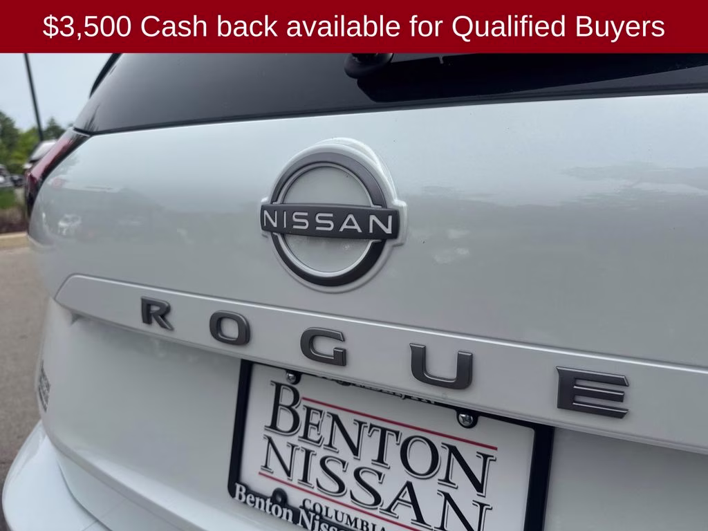 2026 Everest White Pearl/Super Black Nissan Rogue Platinum AWD SUV