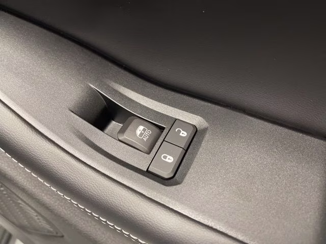 2026 Diamond Black Crystal Pearlcoat Jeep Grand Cherokee Altitude 4X4 SUV