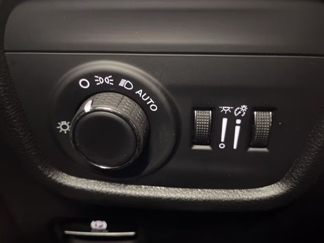 2026 Diamond Black Crystal Pearlcoat Jeep Grand Cherokee Altitude 4X4 SUV