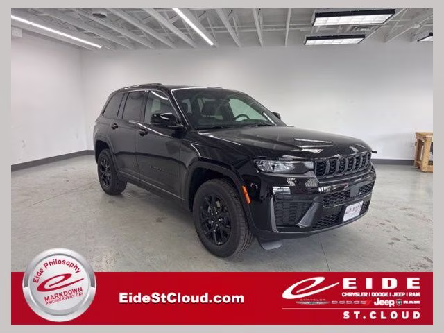 2026 Diamond Black Crystal Pearlcoat Jeep Grand Cherokee Altitude 4X4 SUV