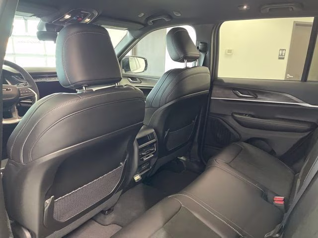 2026 Diamond Black Crystal Pearlcoat Jeep Grand Cherokee Altitude 4X4 SUV