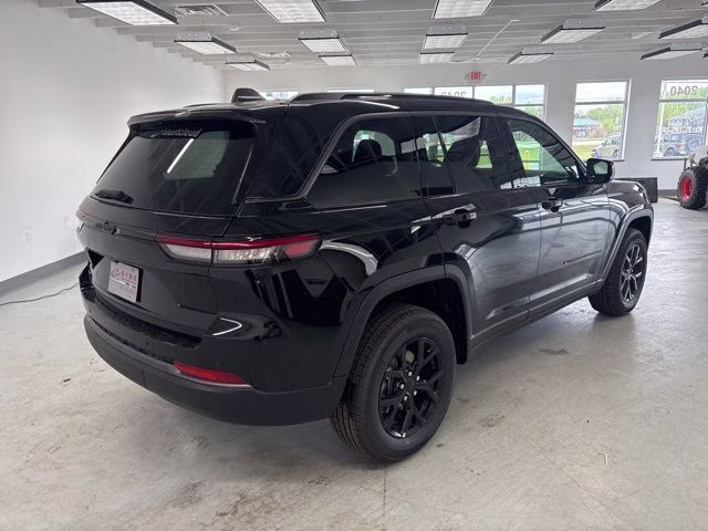 2026 Diamond Black Crystal Pearlcoat Jeep Grand Cherokee Altitude 4X4 SUV