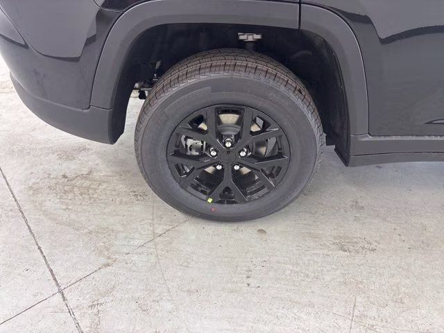 2026 Diamond Black Crystal Pearlcoat Jeep Grand Cherokee Altitude 4X4 SUV